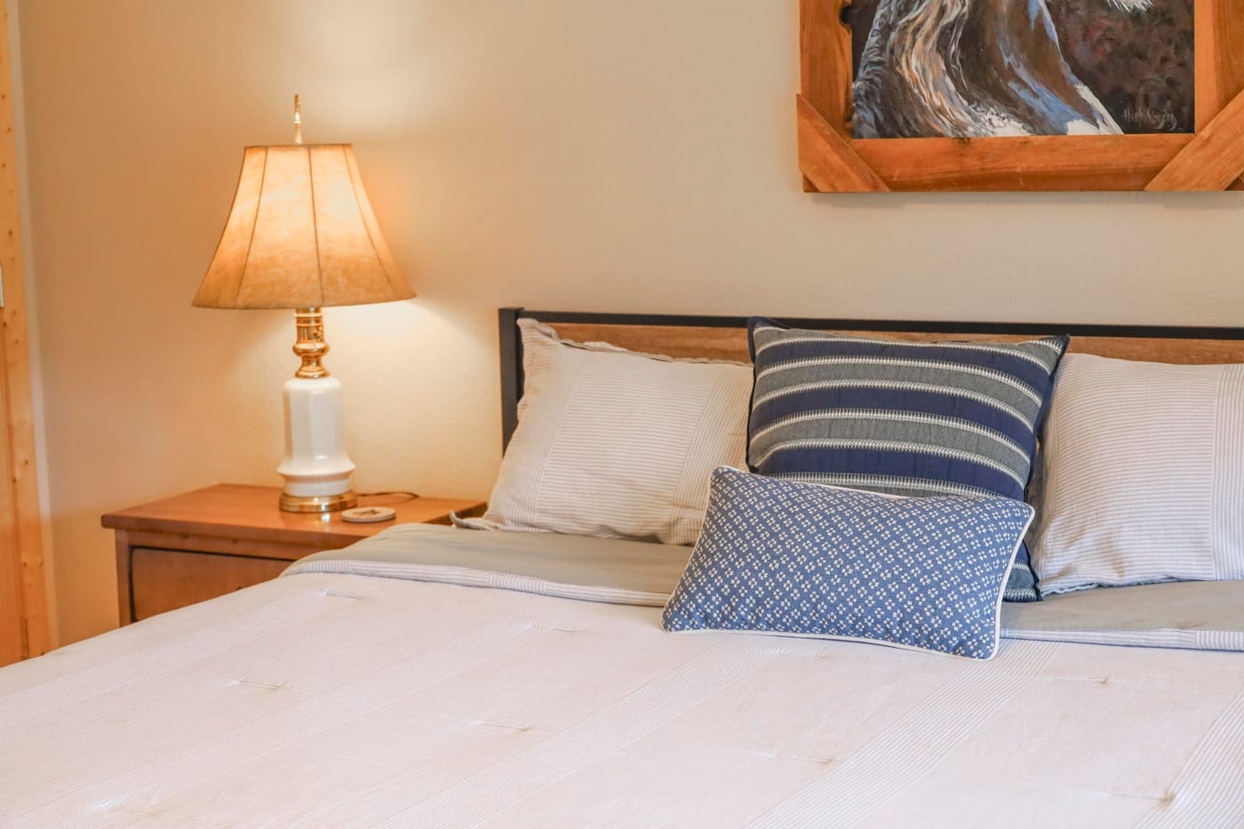 Queen bedroom · wildlife art